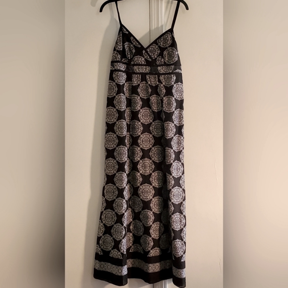 Style & Co. Size 8 Black and White Maxi Dress